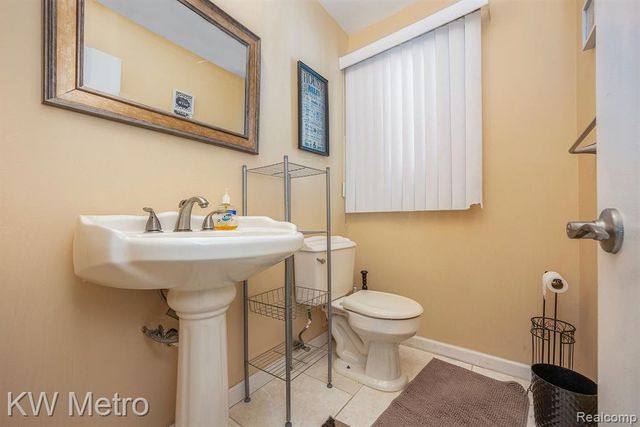 29370 Stellamar Drive, Southfield, MI 48076