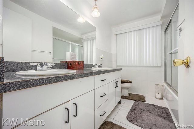 29370 Stellamar Drive, Southfield, MI 48076