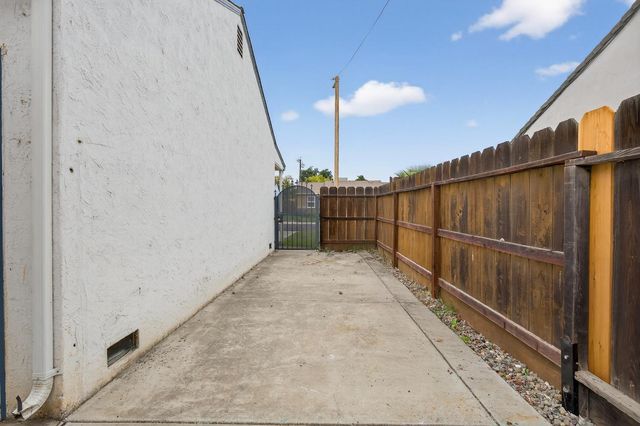 58 W Mckenzie Ave, Stockton, CA 95204