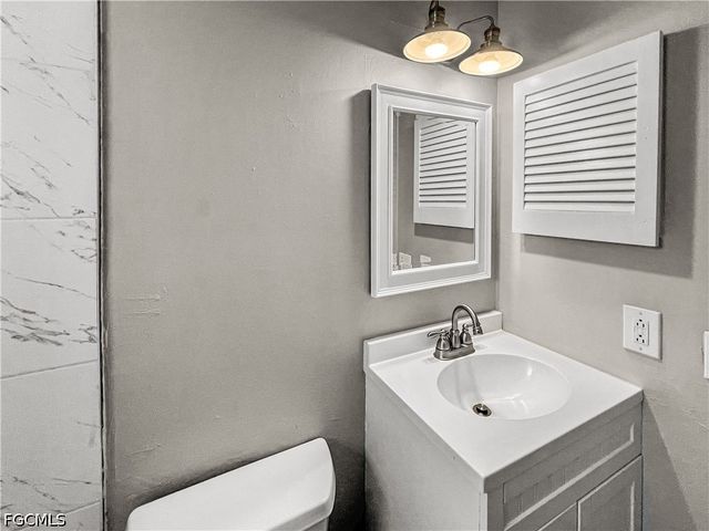 18660 Miami BLVD, Fort Myers, FL 33967