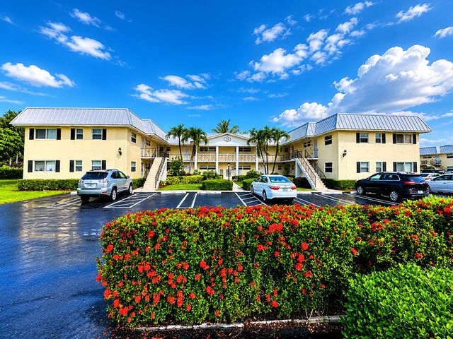 25 Colonial Club Drive 101, Boynton Beach, FL 33435