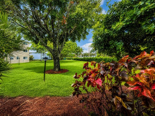 25 Colonial Club Drive 101, Boynton Beach, FL 33435