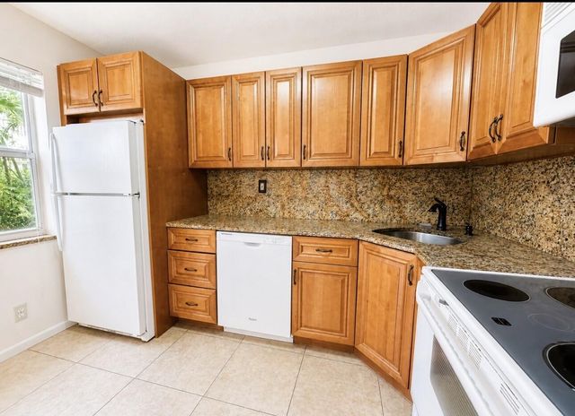 25 Colonial Club Drive 101, Boynton Beach, FL 33435