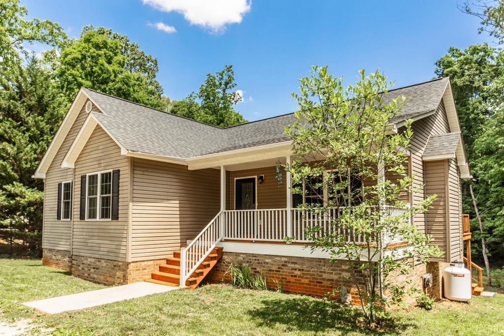 Image 1 of property listing at 316 Tower Hill Road, Appomattox, VA 24522