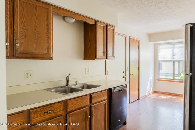 2925 Staten Avenue 7, Lansing, MI 48910