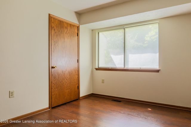 2925 Staten Avenue 7, Lansing, MI 48910