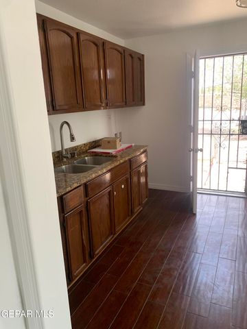 423 N CAROLINA Drive, El Paso, TX 79915