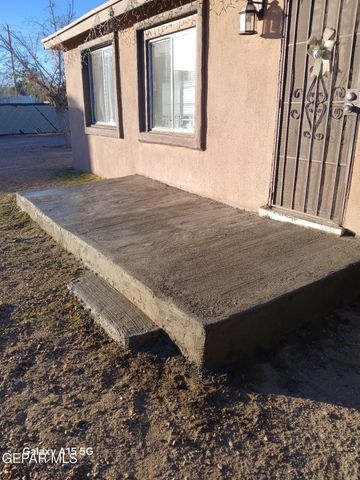 423 N CAROLINA Drive, El Paso, TX 79915