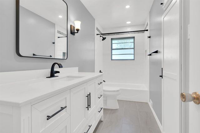 2711 W Morton Street, Denison, TX 75020