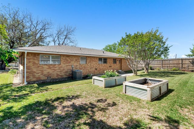 2711 W Morton Street, Denison, TX 75020