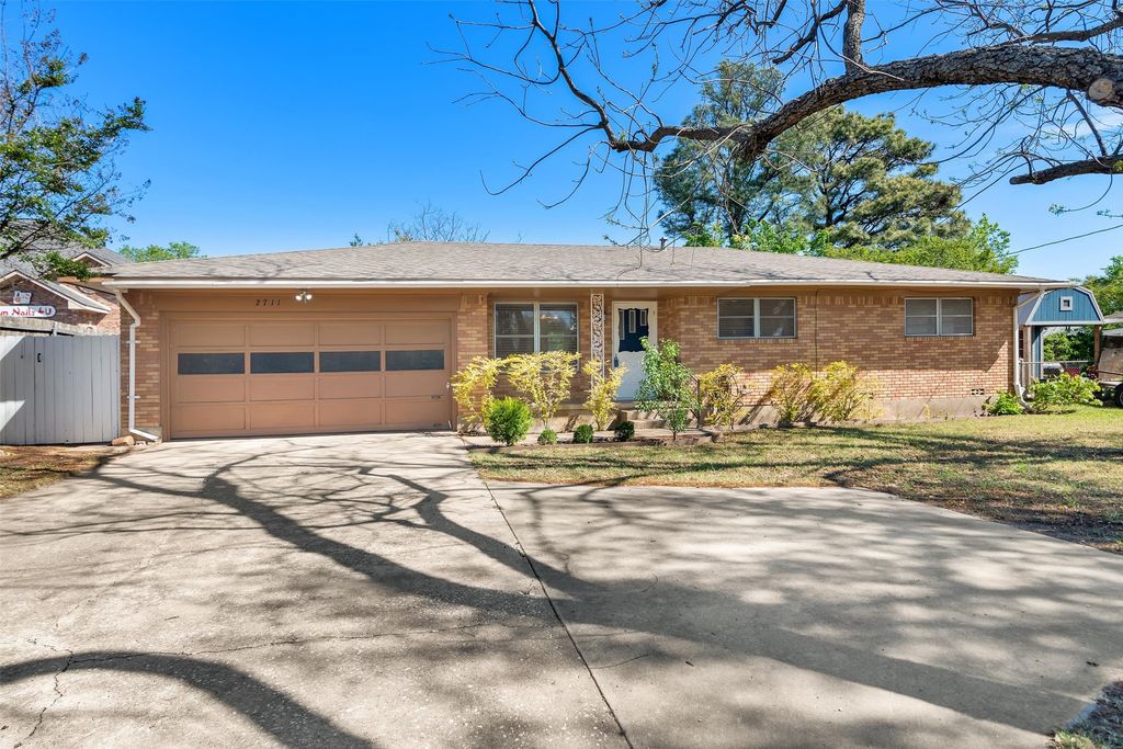 2711 W Morton Street, Denison, TX 75020