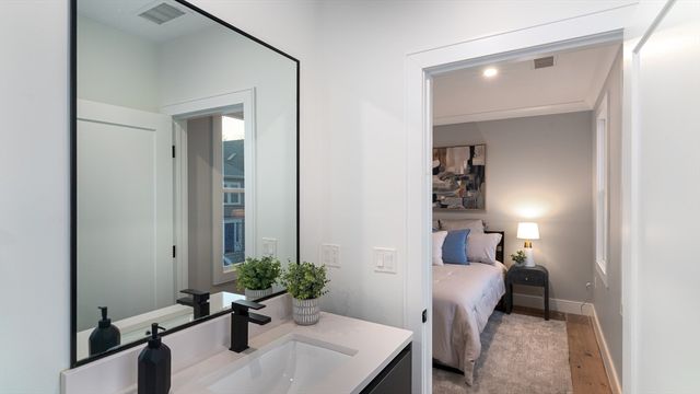 89 Cleveland St 89, Arlington, MA 02474