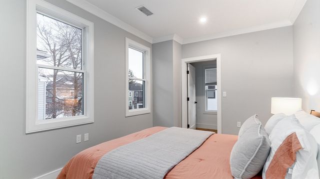 89 Cleveland St 89, Arlington, MA 02474