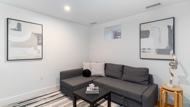 89 Cleveland St 89, Arlington, MA 02474