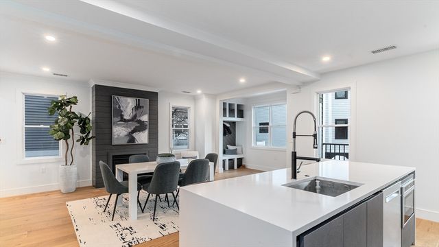 89 Cleveland St 89, Arlington, MA 02474