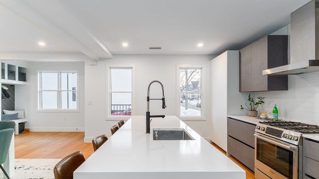 89 Cleveland St 89, Arlington, MA 02474