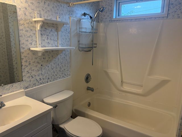 10 N Greenleaf Street, Gurnee, IL 60031