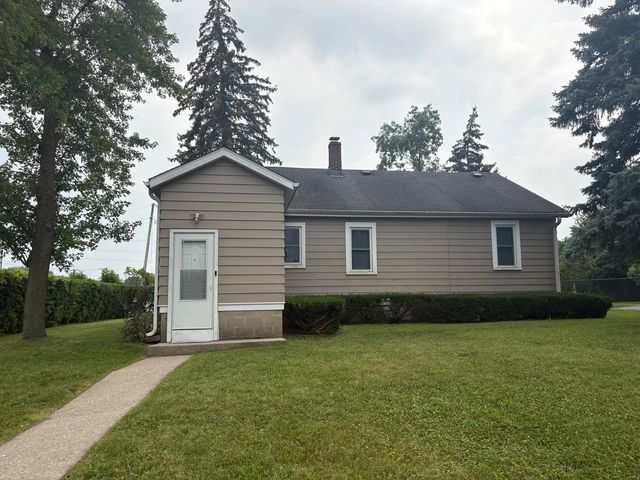 10 N Greenleaf Street, Gurnee, IL 60031