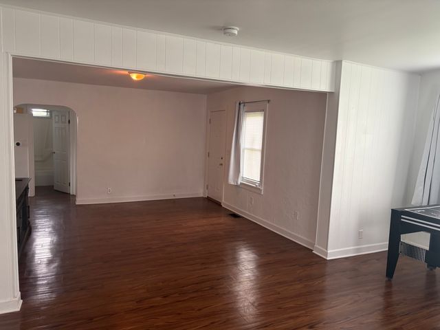 10 N Greenleaf Street, Gurnee, IL 60031