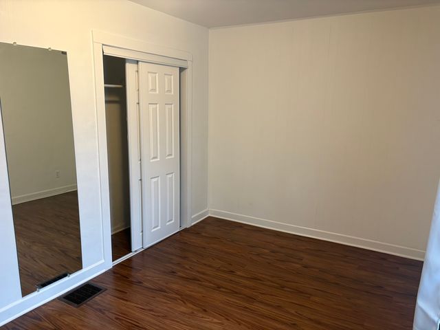 10 N Greenleaf Street, Gurnee, IL 60031