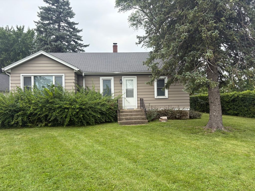 10 N Greenleaf Street, Gurnee, IL 60031