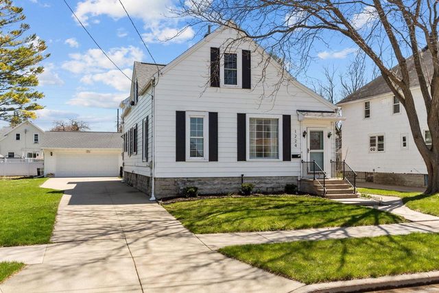 1224 EASTMAN STREET, Oshkosh, WI 54901