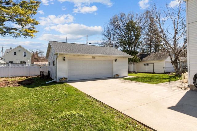 1224 EASTMAN STREET, Oshkosh, WI 54901
