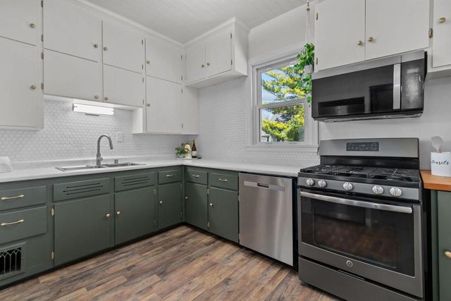 1224 EASTMAN STREET, Oshkosh, WI 54901