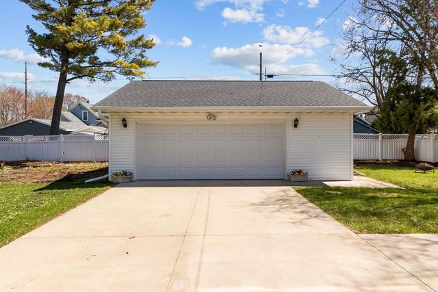 1224 EASTMAN STREET, Oshkosh, WI 54901