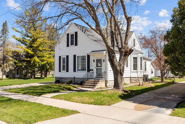 1224 EASTMAN STREET, Oshkosh, WI 54901