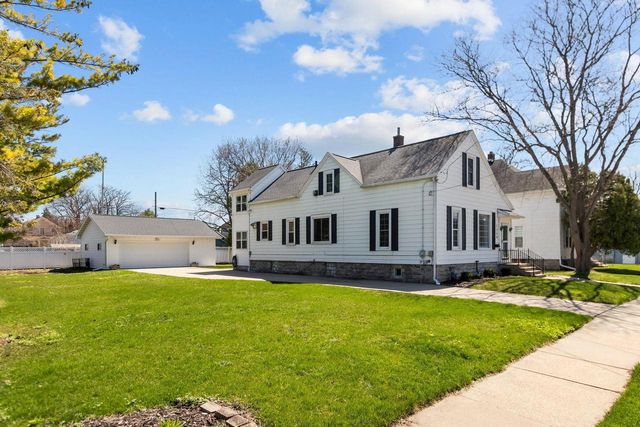 1224 EASTMAN STREET, Oshkosh, WI 54901