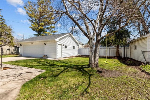 1224 EASTMAN STREET, Oshkosh, WI 54901