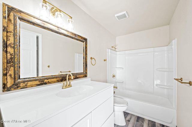 11448 W Meadowview Ln, Nine Mile, WA 99026