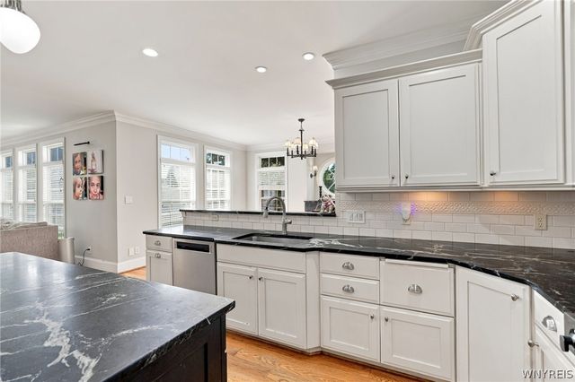 294 North Rockingham, Amherst, NY 14228