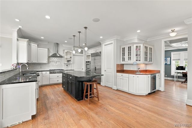 294 North Rockingham, Amherst, NY 14228