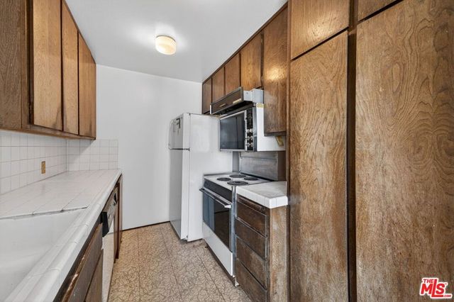 100 S Doheny Drive 719, Los Angeles, CA 90048