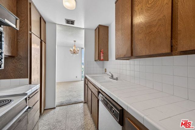 100 S Doheny Drive 719, Los Angeles, CA 90048