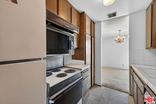 100 S Doheny Drive 719, Los Angeles, CA 90048