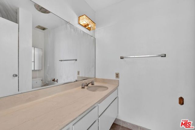 100 S Doheny Drive 719, Los Angeles, CA 90048