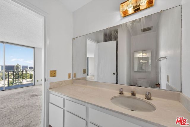 100 S Doheny Drive 719, Los Angeles, CA 90048
