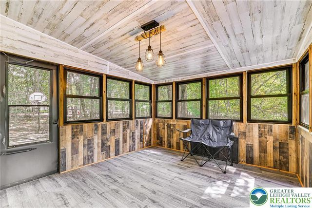 7901 Sleepy Hollow Drive, Coolbaugh Twp, PA 18466