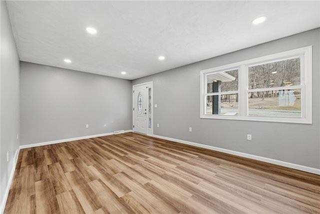 667 Memorial Dr, Plum Boro, PA 15068