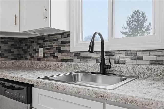 667 Memorial Dr, Plum Boro, PA 15068