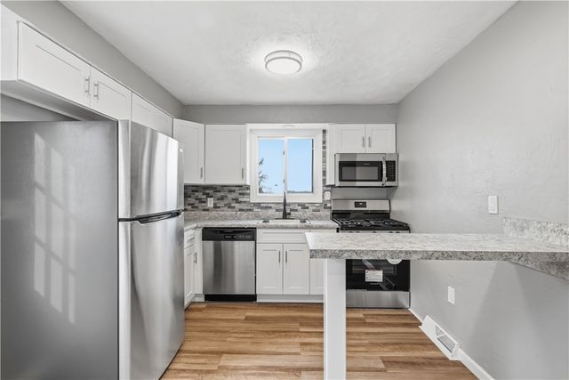 667 Memorial Dr, Plum Boro, PA 15068