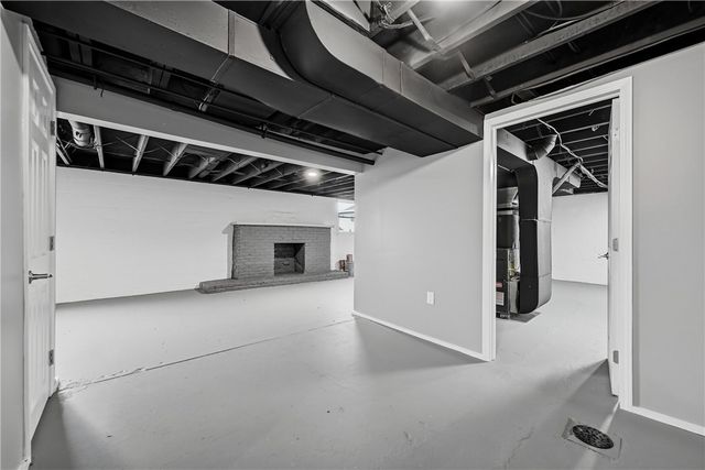 667 Memorial Dr, Plum Boro, PA 15068