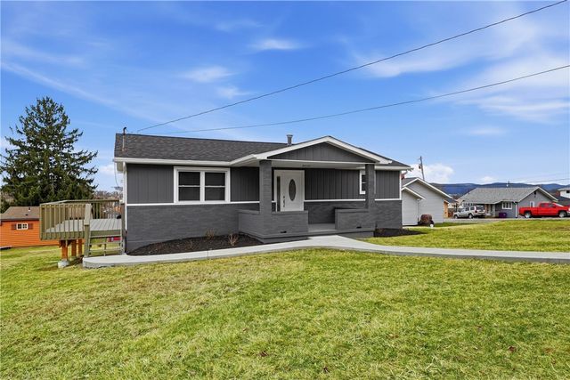 667 Memorial Dr, Plum Boro, PA 15068