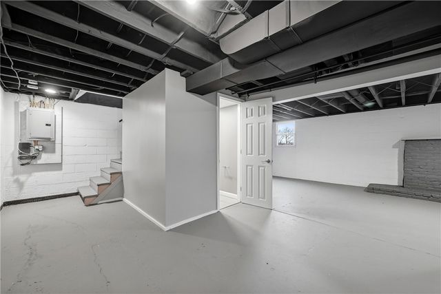 667 Memorial Dr, Plum Boro, PA 15068