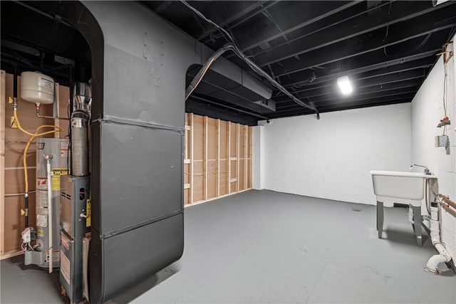 667 Memorial Dr, Plum Boro, PA 15068