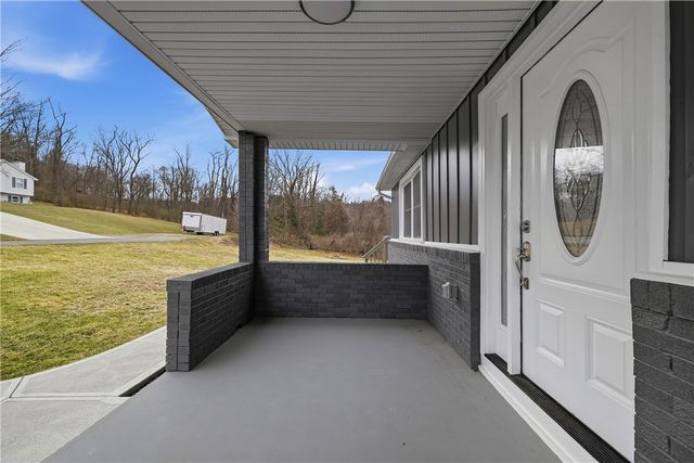 667 Memorial Dr, Plum Boro, PA 15068