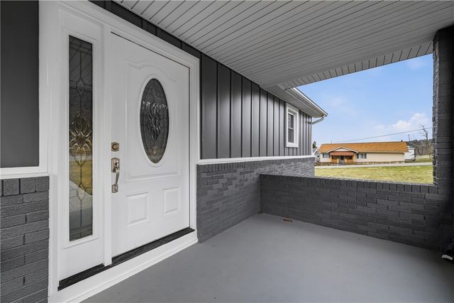 667 Memorial Dr, Plum Boro, PA 15068